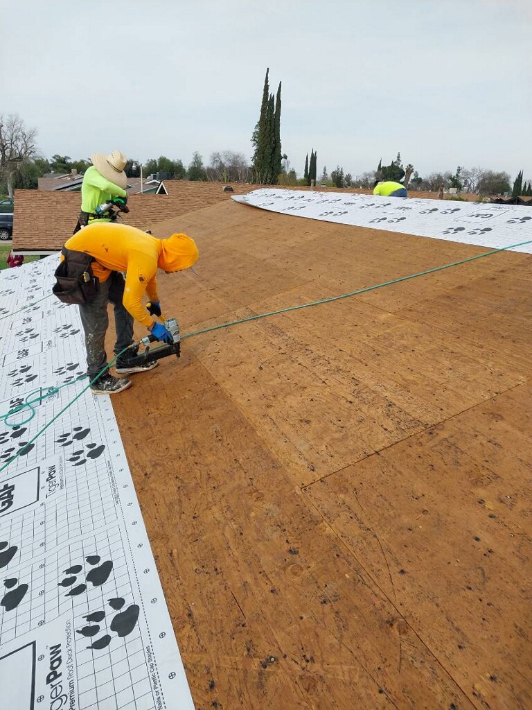 Detalle del proceso de preparación de la cubierta de madera