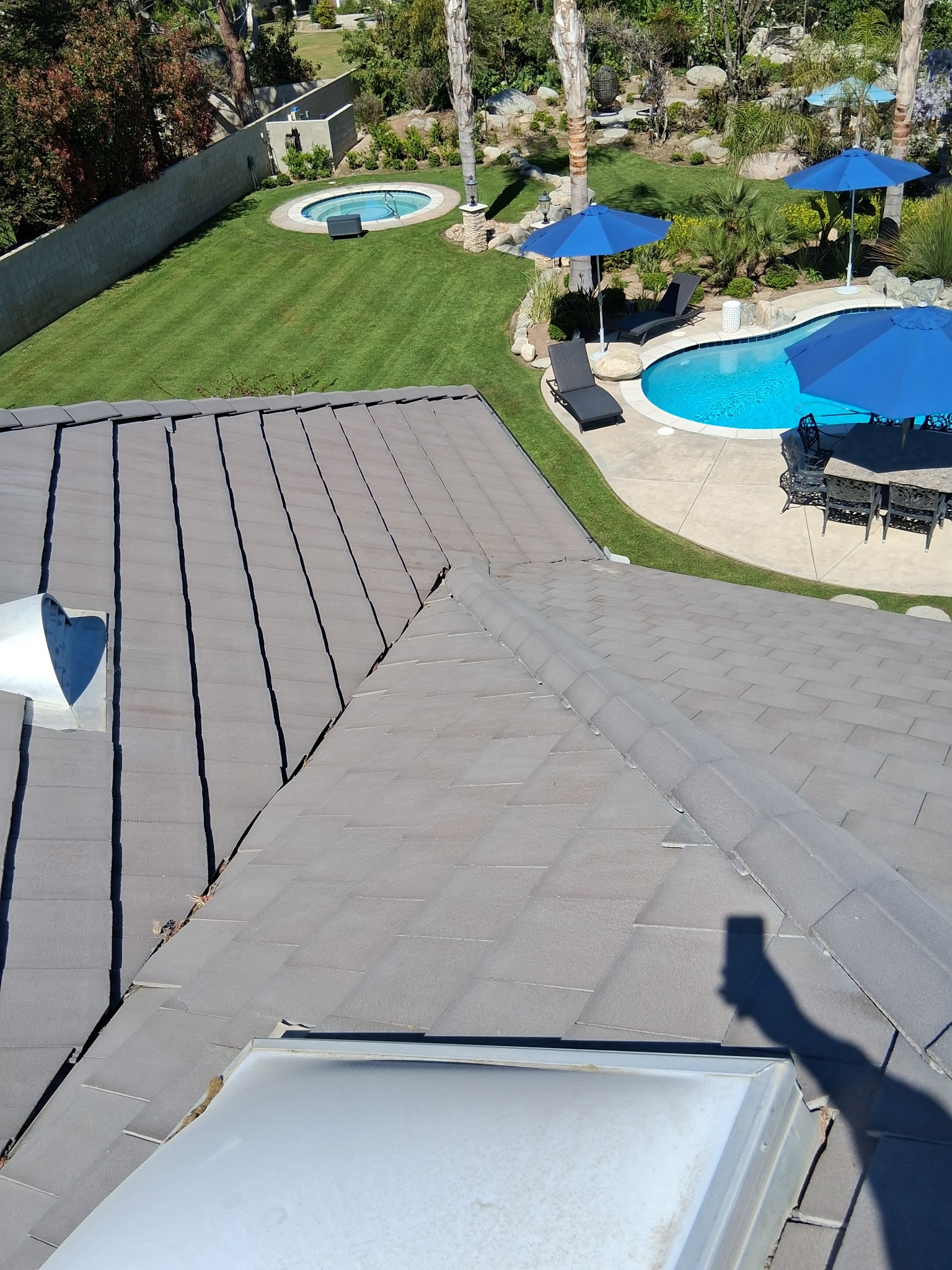 Detalle de la superficie del techo residencial